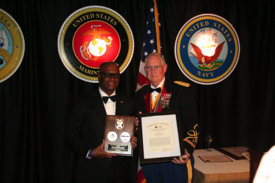 Chief David Brown, Dallas Police Department, Receives the Gold Patrick Henry Award from COL Clay Le Grande, Jr. MOWW Commander in Chief December 6, 2016
